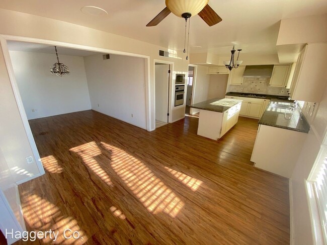 Building Photo - 3 br, 3 bath House - 5809 Vista Clara