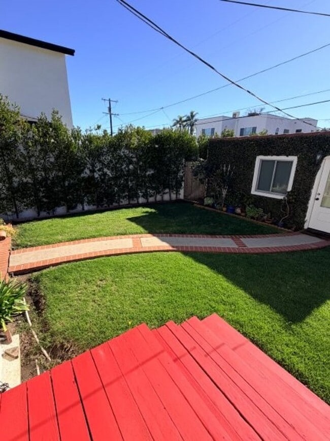 Building Photo - Pico-Robertson / Beverlywood 2 beds + 1.5 baths Spanish house PLUS Studio ADU  | Pool+Jacuzzi & e...