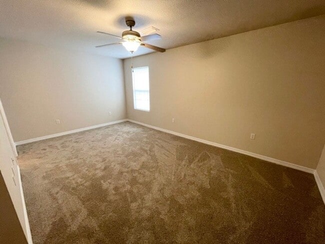 Building Photo - Nice 2 Bedroom/2.5 Bath/1 Car Garage End Unit Townhome For Rent!