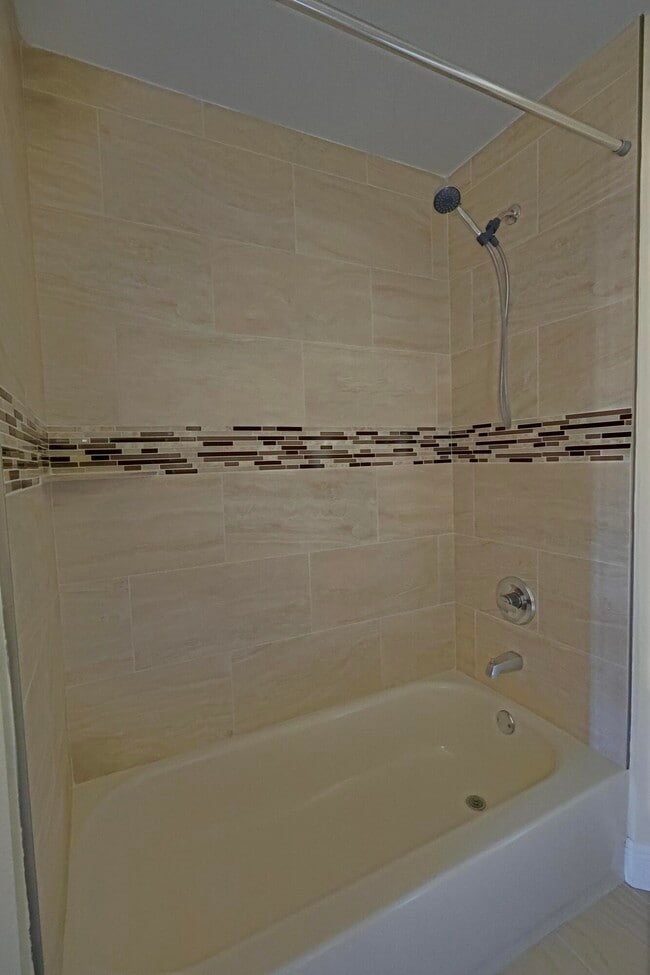 Building Photo - 2168 Paloma St