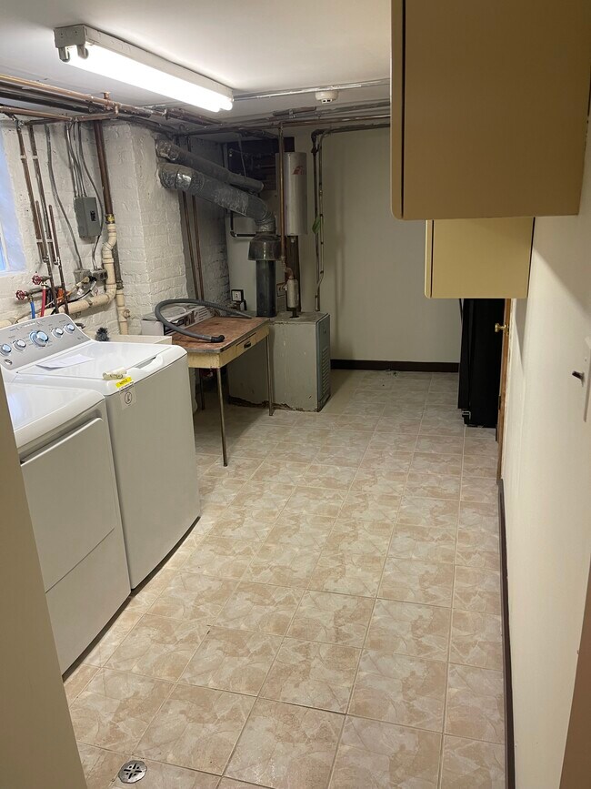 Building Photo - 1428 Fowler Ave