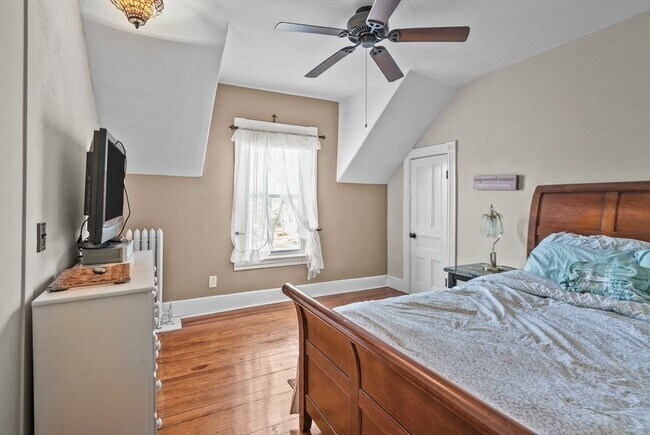 Building Photo - 42 Pleasant St