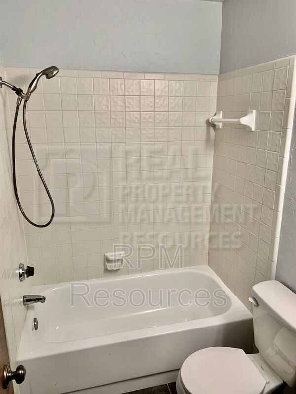 Building Photo - 723 Rimrock Rd