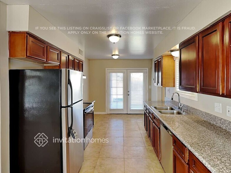 Building Photo - 2022 W Windrose Dr