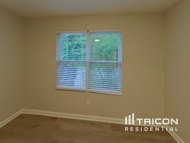 Building Photo - 2943 Pebblebrook Dr