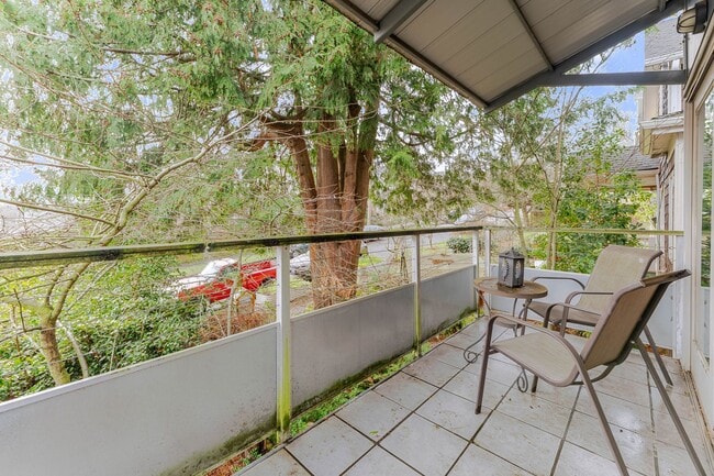 Building Photo - Amazing Custom Home