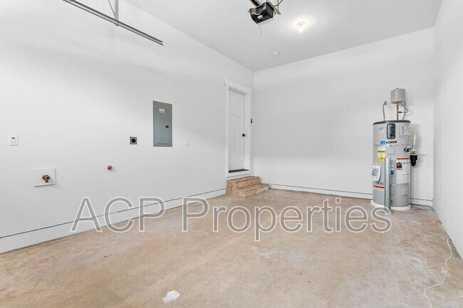 Building Photo - 2201 DeJong Dr