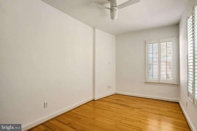 Building Photo - 830 New Hampshire Ave NW