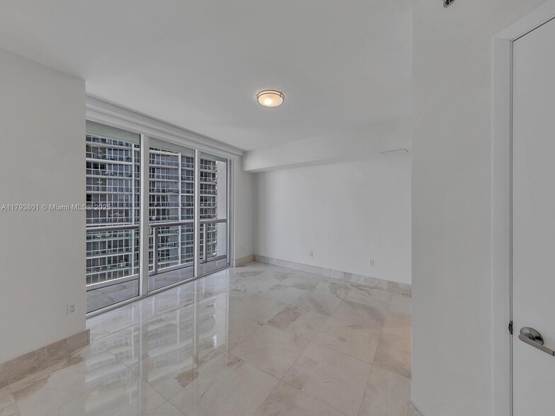 Building Photo - 475 Brickell Ave