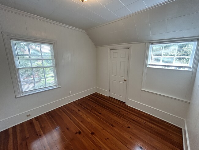 Building Photo - 1300 Green St