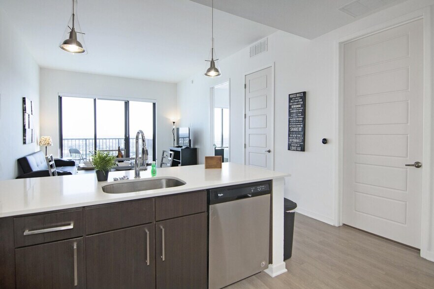 Building Photo - 2022 Holcombe Blvd