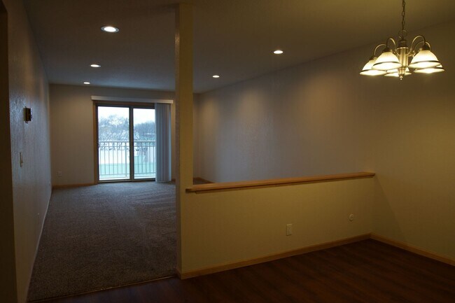 Building Photo - Pinto Suite