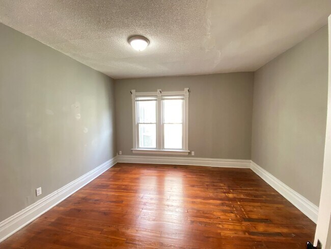 Building Photo - 686 Neil Ave