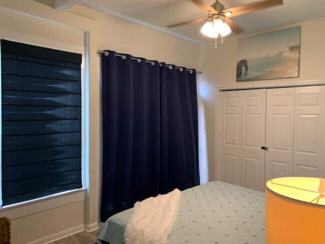 Building Photo - 2423 Avenue Q