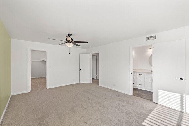 Building Photo - 20152 Redlands Dr