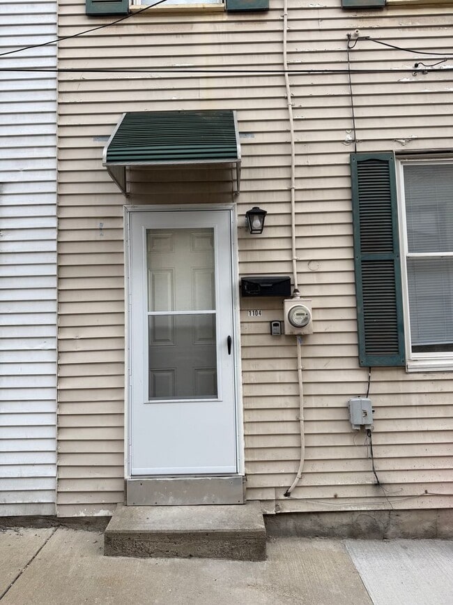 Building Photo - Brighton Heights 2-Bedroom Townhome – Quiet Living with Easy Downtown Access