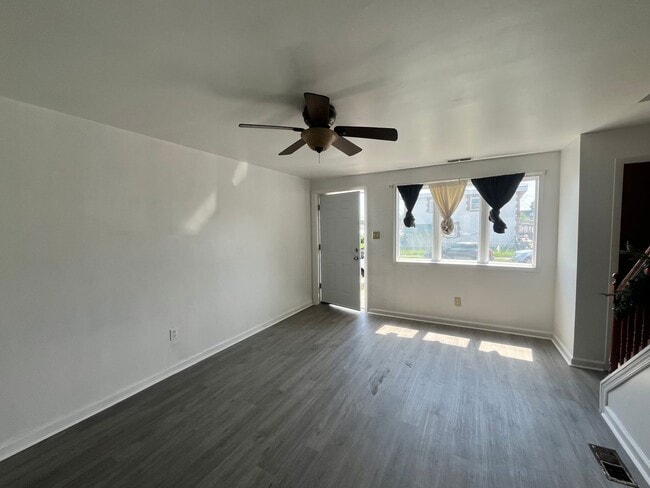 Building Photo - 3 bedroom 1 bath house