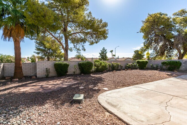 Building Photo - 8392 Gresham Dr