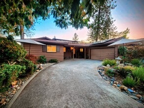 Building Photo - 820 Blue Bell Ct