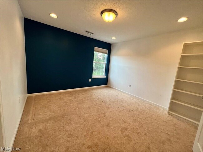 Building Photo - 10454 Dogwood Dr