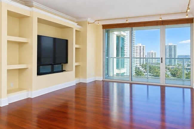 Building Photo - 16500 Collins Ave