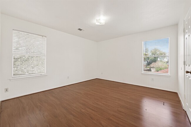 Building Photo - 3807 Brook Garden Ln