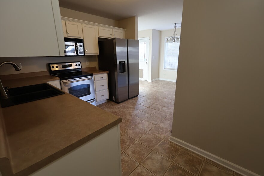Kitchen - 999 Culverson Ct