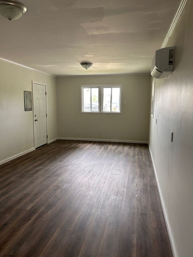 Building Photo - 139 David Parnell St