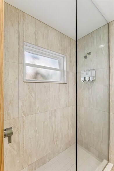 Building Photo - 116 Willow Ave