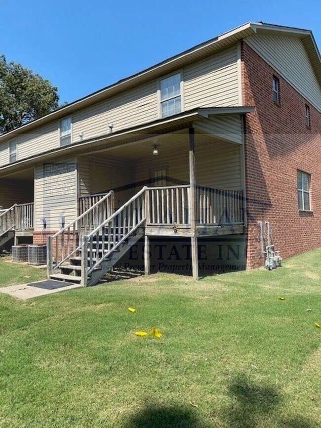 Building Photo - Sherwood 2 Bedroom Townhome