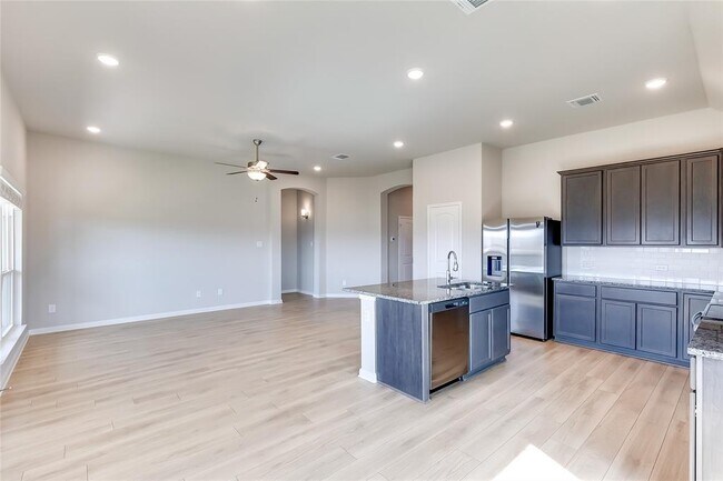 Building Photo - 7747 Merry Oaks Cv