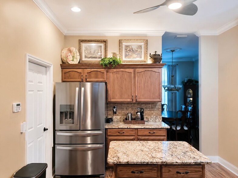 Building Photo - 2104 Heritage Crest Dr