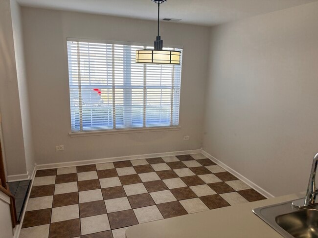 Building Photo - 647 Beaver Ct