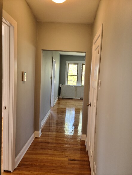 Building Photo - 4831 W Addison