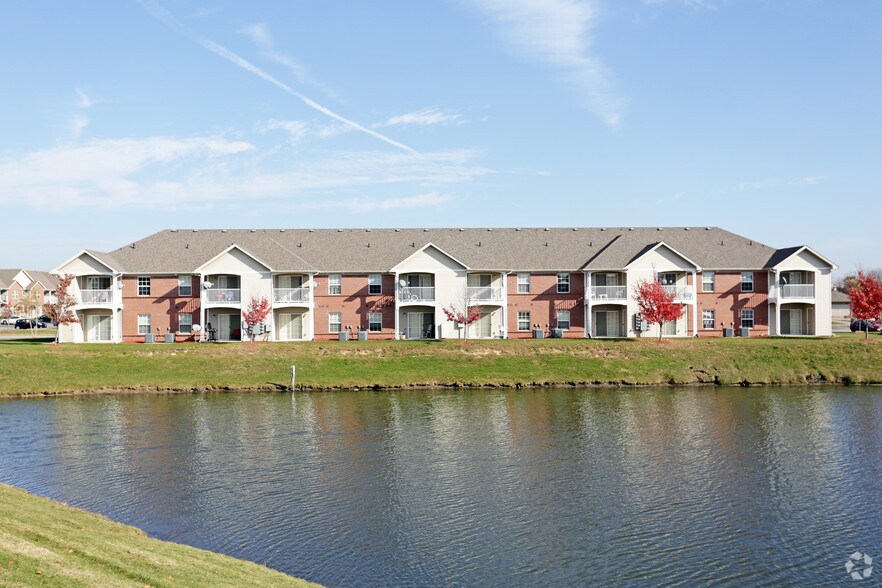 Cross Creek Apartment Homes 5901 Elmore Ave Davenport IA 52807