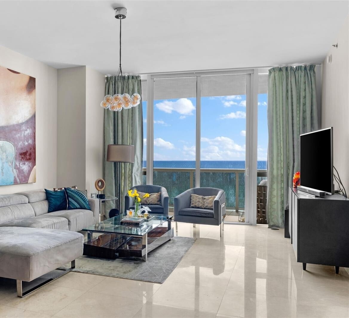 Building Photo - 16001 Collins Ave