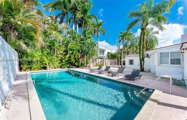 Building Photo - 2379 Overbrook St