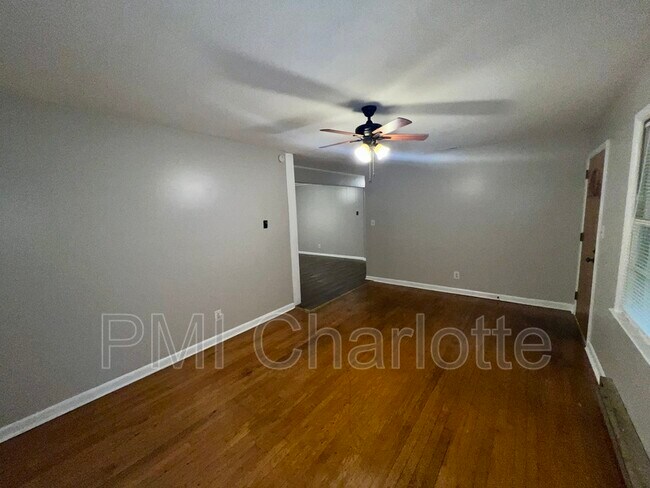 Building Photo - 3017 Arnold Dr
