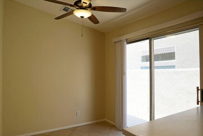 Building Photo - 52205 Avenida Velasco