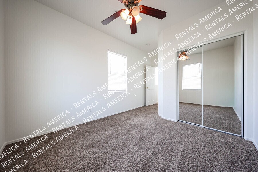 Building Photo - 747 N Port Dr