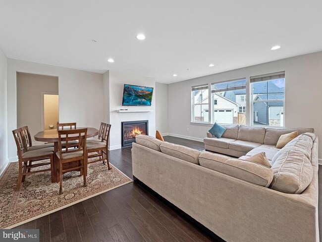 Building Photo - 221 Red Oak Ridge Pl