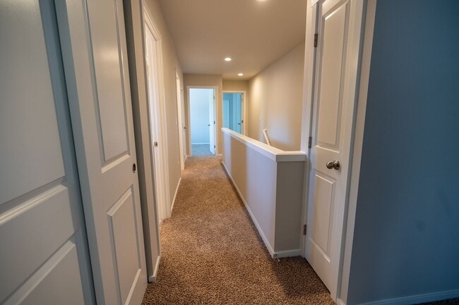 Building Photo - Beautiful 4 bedroom Duplex