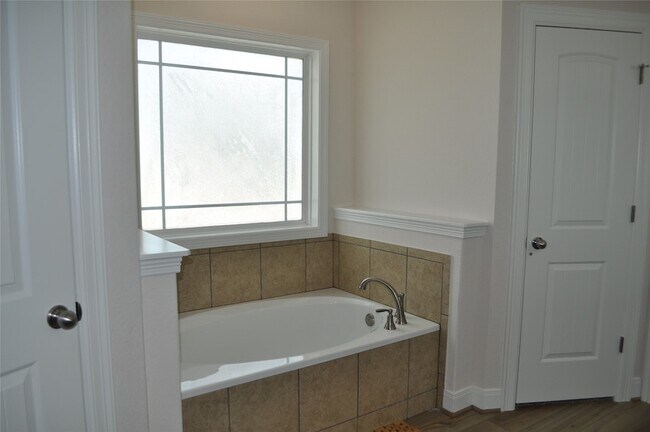 Building Photo - 2502 Majestic Oaks Ct