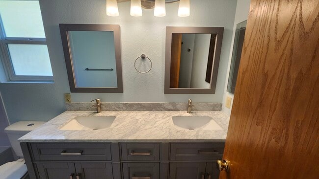 Building Photo - 35336 10th Pl SW