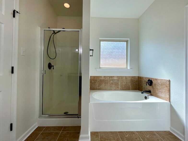 Building Photo - 15452 Oakstone Dr