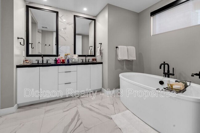 Building Photo - 76 Caballada St