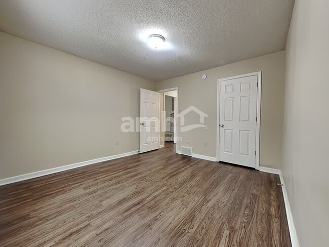 Building Photo - 6556 Brickmont Rd