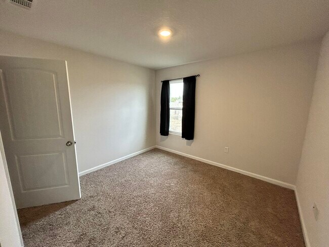 Building Photo - 3293 Chapelwood Dr