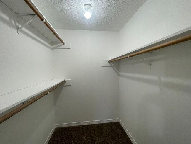 Building Photo - Brookhaven Estates Stockwell Area! Move In...