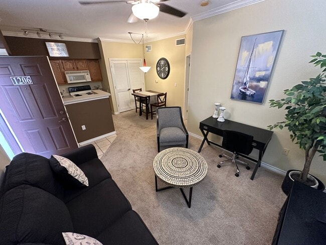 Building Photo - 1 Bed 1 Bath located at Casa De Soledad!